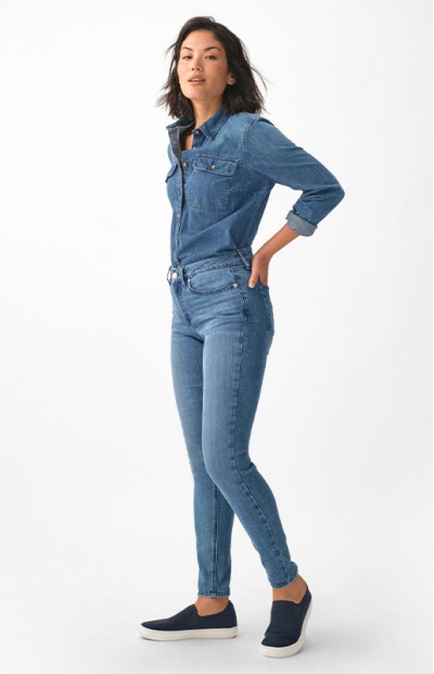 Woman wearing skinny leg jeans