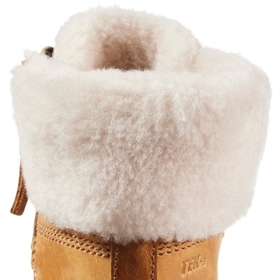 Top of boot showing it's faux fur collar and fleece lining.