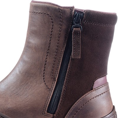 Detail of the side zipper and molded heel clip.